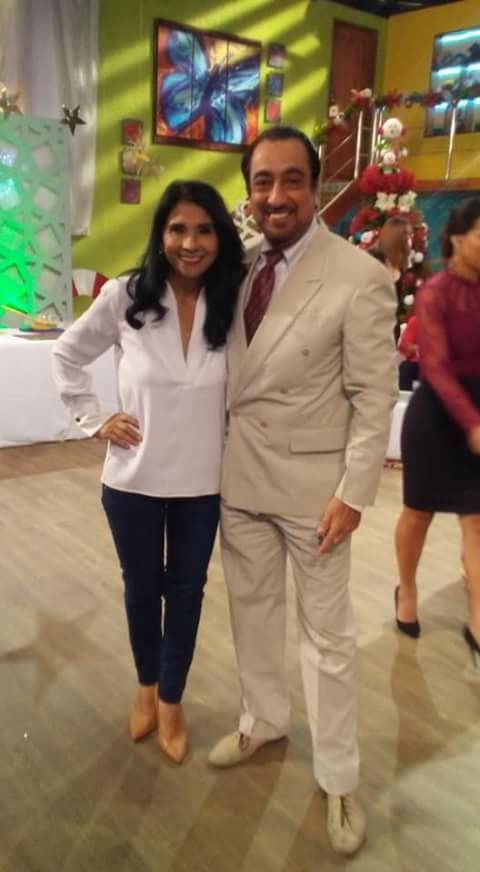 En Tc televisión celebrando el cumpleaños de Anita Buljubasich